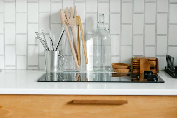 Transform your narrow uk kitchen: innovative mirror techniques to enhance space perception